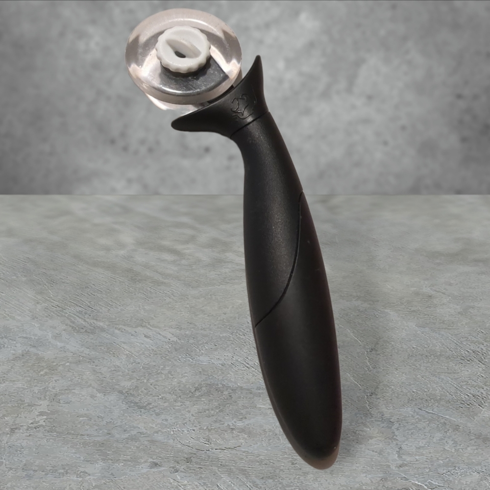 Pampered chef pastry cutter